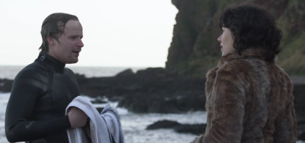 under the skin - plan du film montrant l’extraterrestre séduisant un homme